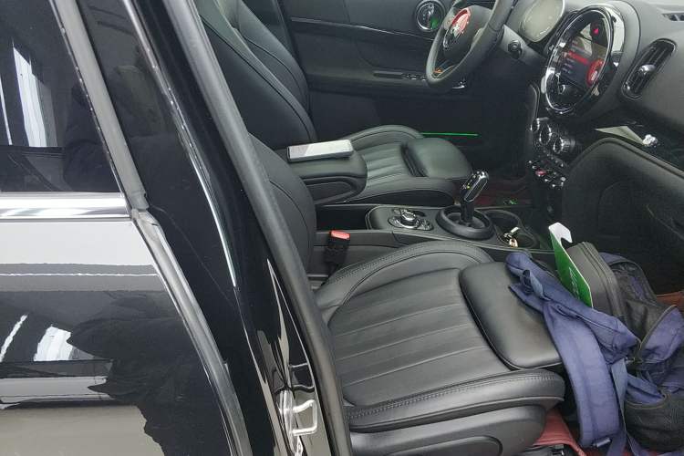 Used MINI Countryman 2023 Restyled 2.0T COOPER S ALL4 Blank Space Special Edition Right Front Seat