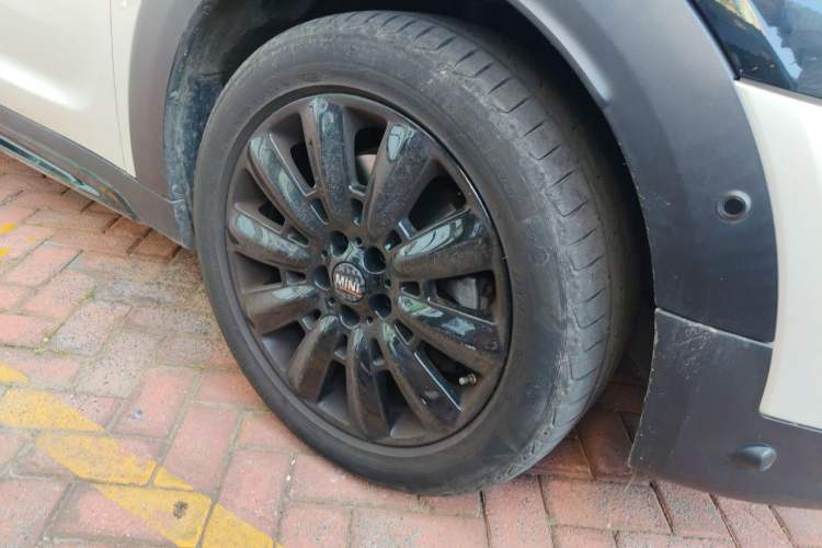Used MINI Countryman 2023 2.0T COOPER S ALL4 Blank Space Special Edition Right Front Wheel Hub