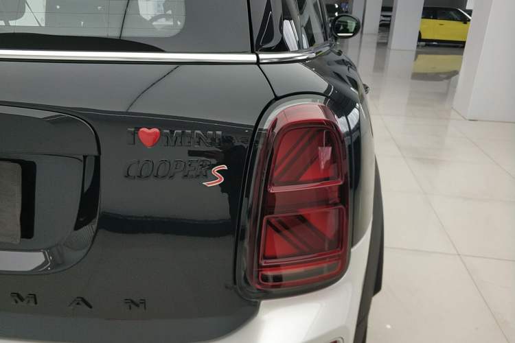 Used MINI Countryman 2023 Restyled 2.0T COOPER S ALL4 Blank Space Special Edition Right Rear Taillight