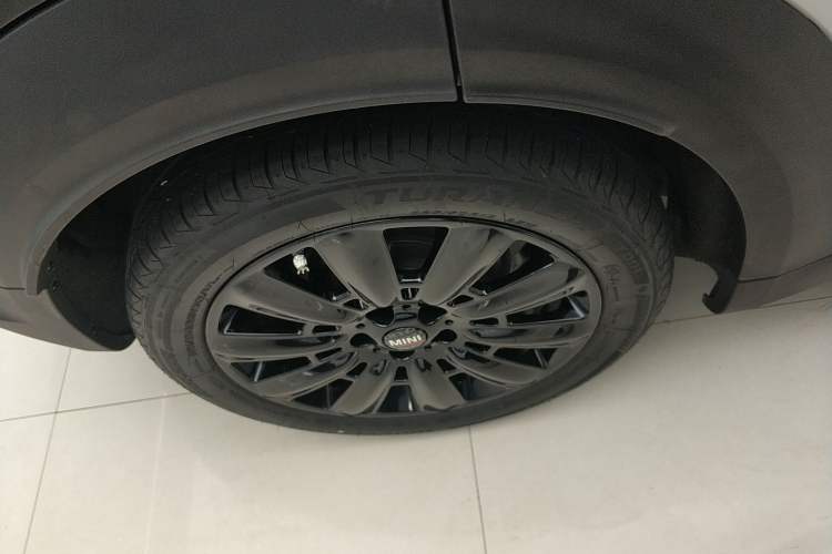 Used MINI Countryman 2023 Restyled 2.0T COOPER S ALL4 Blank Space Special Edition Right Rear Wheel Hub