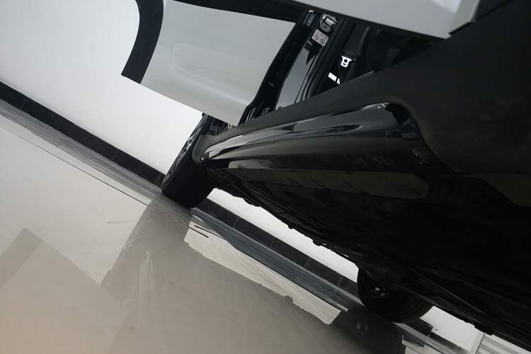 Used MINI Countryman 2023 Restyled 2.0T COOPER S ALL4 Blank Space Special Edition Right Side Sill