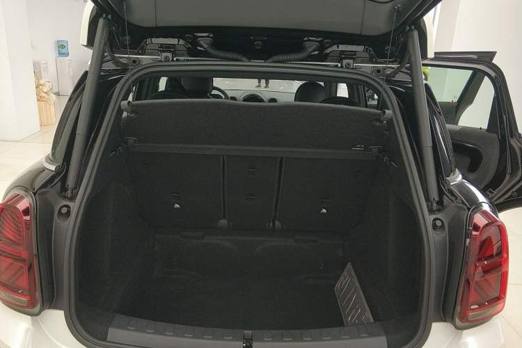 Used MINI Countryman 2023 Restyled 2.0T COOPER S ALL4 Blank Space Special Edition Trunk