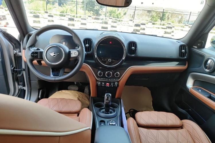 Used MINI Countryman 2023 2.0T COOPER S ALL4 Connoisseur Center Console