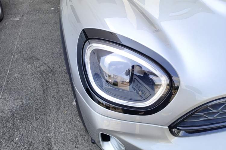 Used MINI Countryman 2023 2.0T COOPER S ALL4 Connoisseur Right Front Headlight