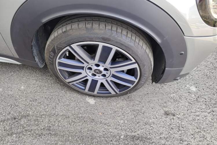 Used MINI Countryman 2023 2.0T COOPER S ALL4 Connoisseur Right Front Wheel Hub