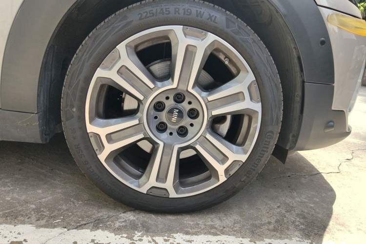 Used MINI Countryman 2023 Second Facelift 2.0T COOPER S ALL4 Connoisseur Right Front Wheel Hub