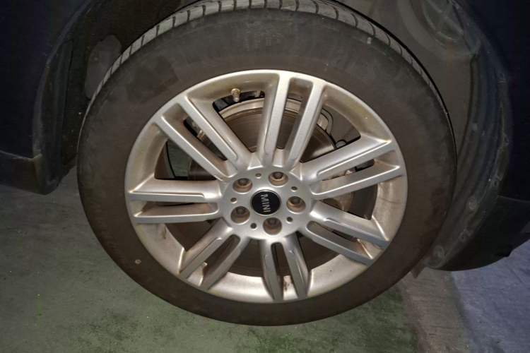 Used MINI Countryman 2023 1.5T COOPER Connoisseur Right Front Wheel Hub