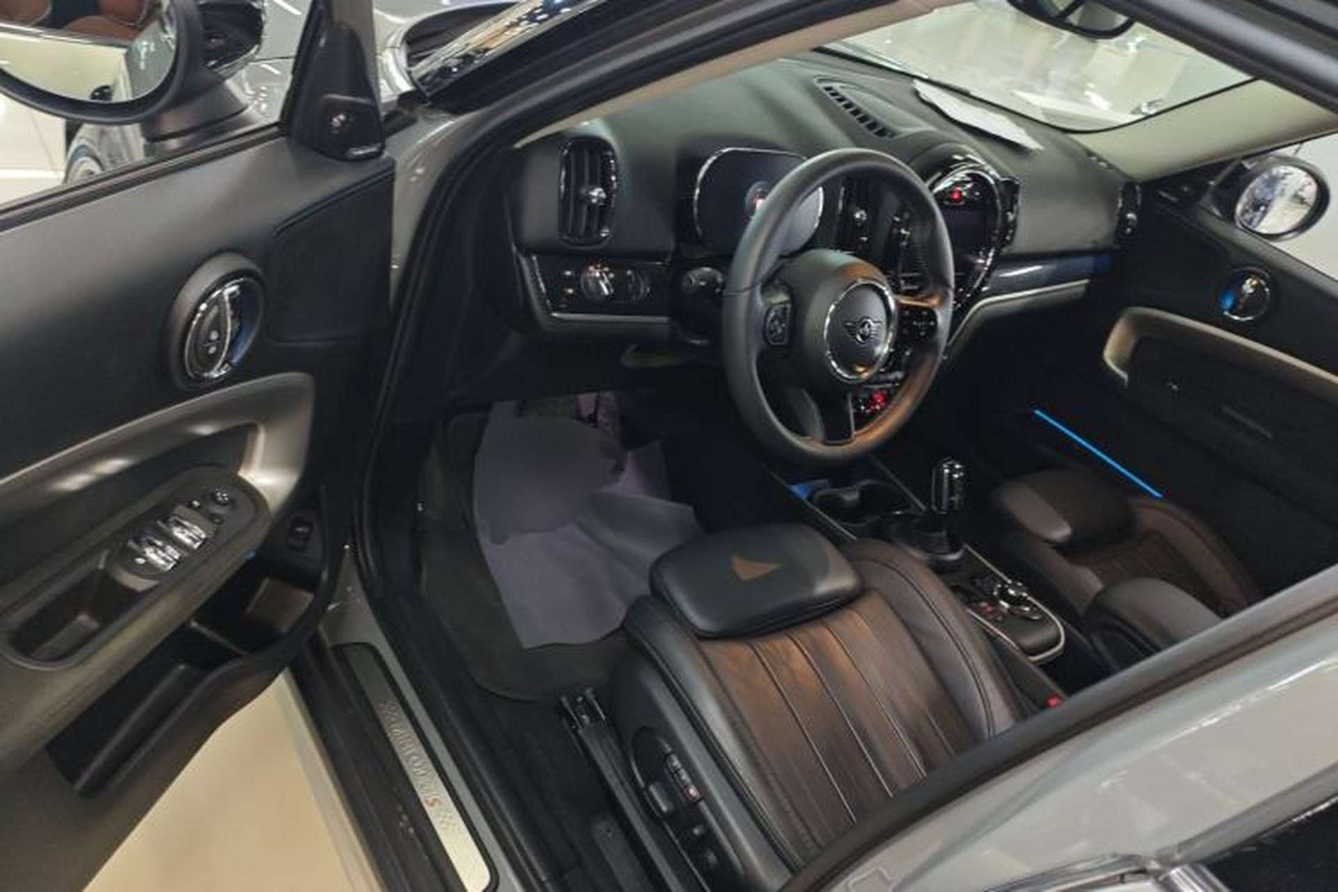 Used MINI Countryman 2023 2.0T COOPER S ALL4 Connoisseur Interior 3