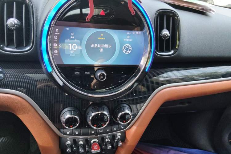 Used MINI Countryman 2023 Revised Edition 2.0T COOPER S ALL4 Connoisseur Audio And AC Panel