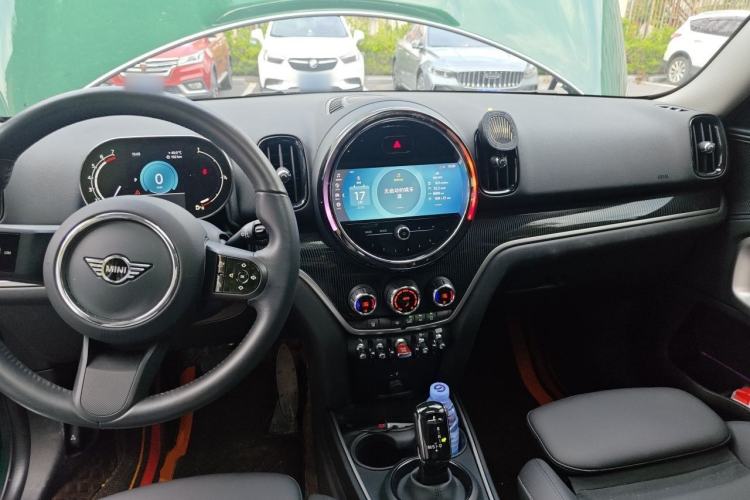 Used MINI Countryman 2023 1.5T COOPER ALL4 Connoisseur Center Console