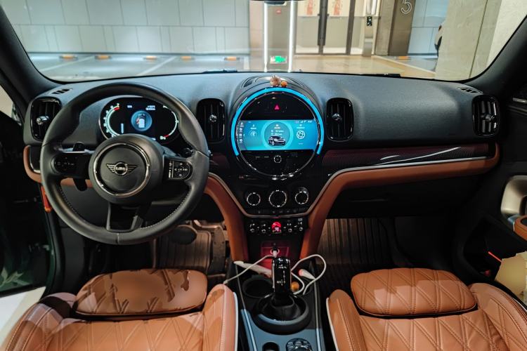 Used MINI Countryman 2023 Second Facelift 2.0T COOPER S ALL4 Connoisseur Center Console