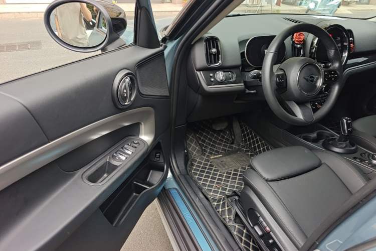 Used MINI Countryman 2023 1.5T COOPER ALL4 Connoisseur Driver Seat