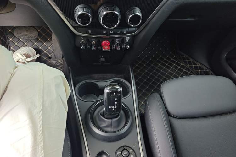 Used MINI Countryman 2023 1.5T COOPER ALL4 Connoisseur Gear Lever