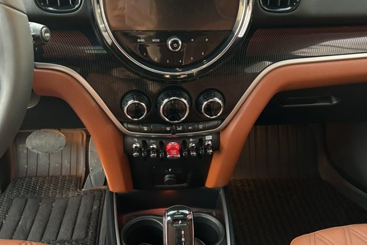 Used MINI Countryman 2023 Second Facelift 2.0T COOPER S ALL4 Connoisseur Interior 2