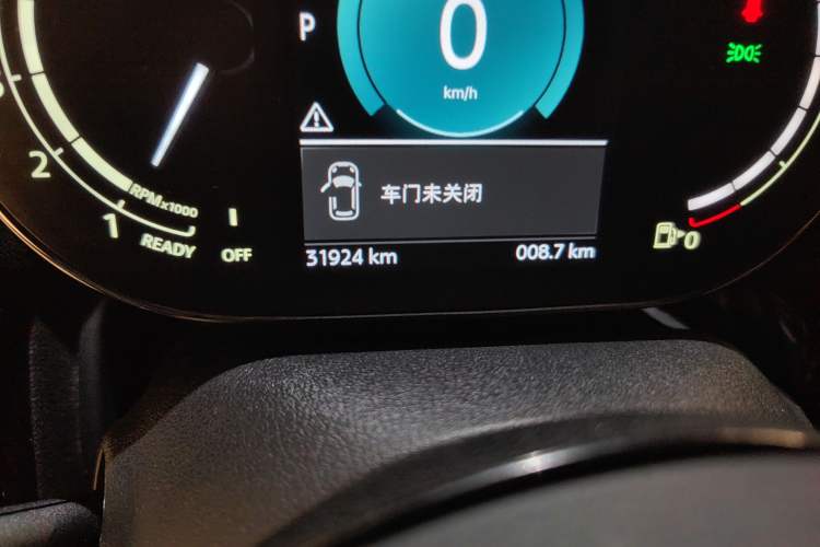 Used MINI Countryman 2023 Second Facelift 2.0T COOPER S ALL4 Connoisseur Odometer Close Up