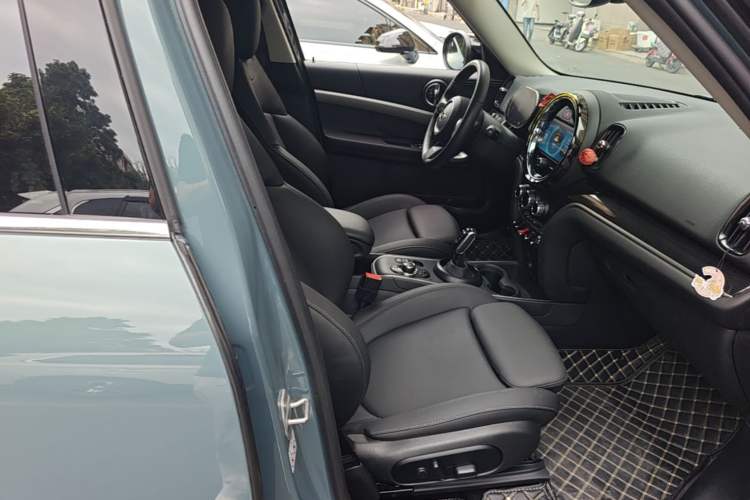 Used MINI Countryman 2023 1.5T COOPER ALL4 Connoisseur Right Front Seat
