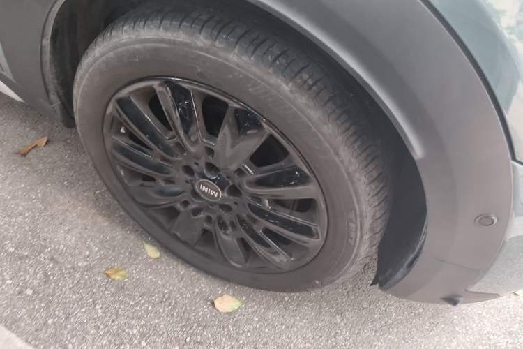 Used MINI Countryman 2023 1.5T COOPER Connoisseur Right Front Wheel Hub