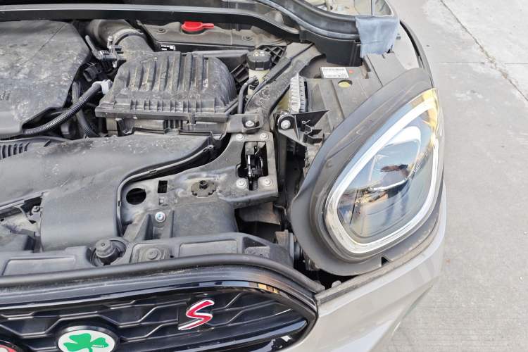 Used MINI Countryman 2023 2.0T COOPER S Connoisseur Engine Bay Left