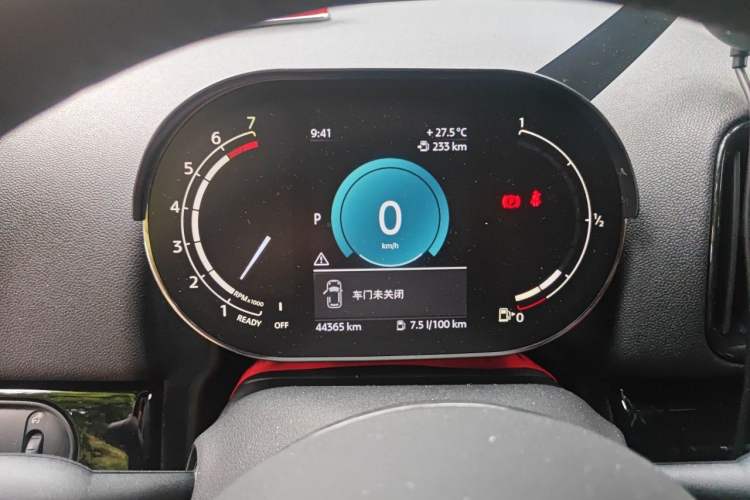 Used MINI Countryman 2023 1.5T COOPER Connoisseur Odometer Close Up