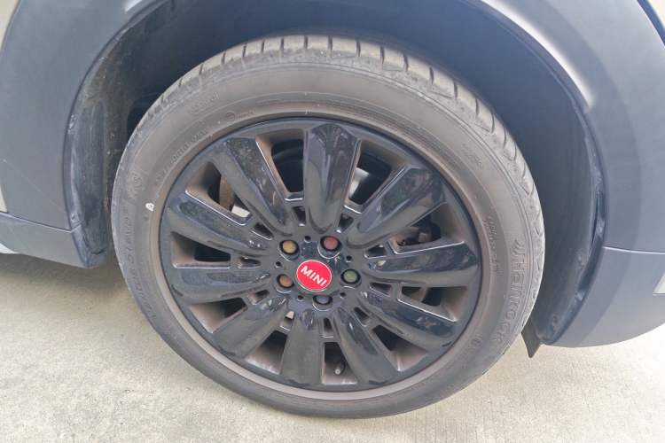 Used MINI Countryman 2023 2.0T COOPER S Connoisseur Right Front Wheel Hub