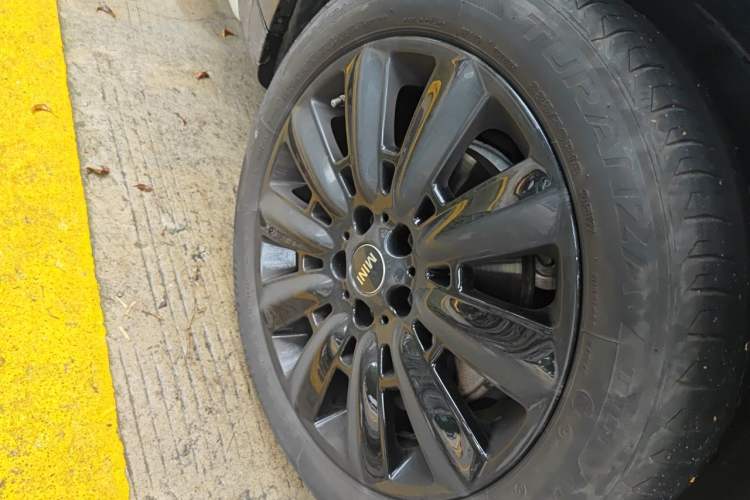 Used MINI Countryman 2023 1.5T COOPER Connoisseur Right Front Wheel Hub