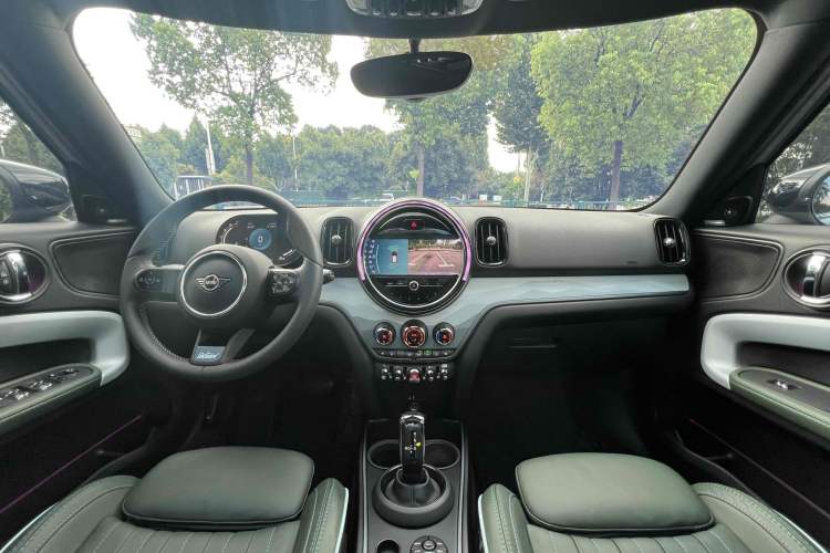 Used MINI Countryman 2023 1.5T COOPER ALL4 Wild Special Edition Audio And AC Panel