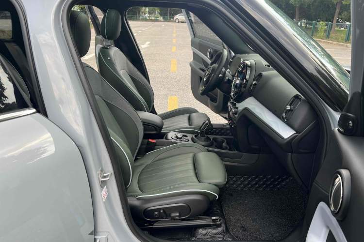 Used MINI Countryman 2023 1.5T COOPER ALL4 Wild Special Edition Interior 10