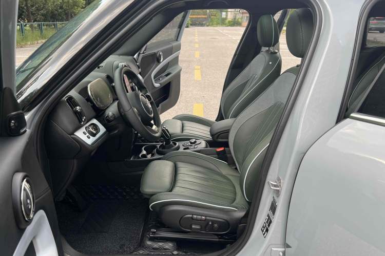 Used MINI Countryman 2023 1.5T COOPER ALL4 Wild Special Edition Interior 5
