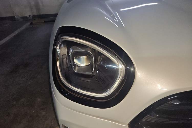 Used MINI Countryman 2023 Updated 1.5T COOPER ALL4 Connoisseur Right Front Headlight