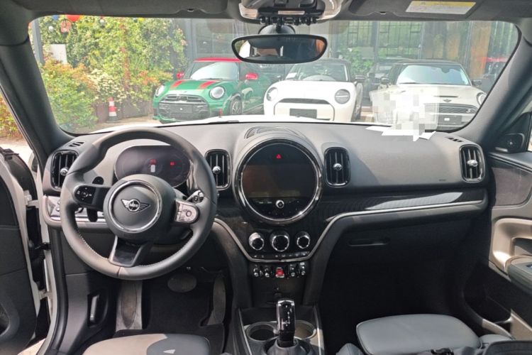Used MINI Countryman 2023 Second Facelift 2.0T COOPER S ALL4 Connoisseur Center Console
