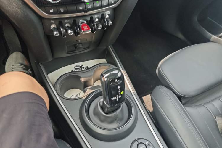 Used MINI Countryman 2023 Second Facelift 2.0T COOPER S ALL4 Connoisseur Gear Lever