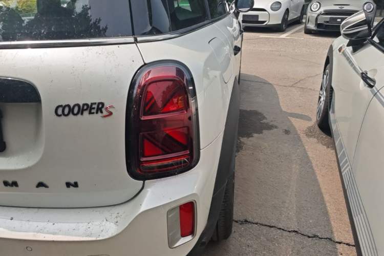 Used MINI Countryman 2023 Second Facelift 2.0T COOPER S ALL4 Connoisseur Right Rear Taillight