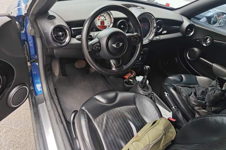 Used MINI Coupe 2012 1.6L COOPER Center Console