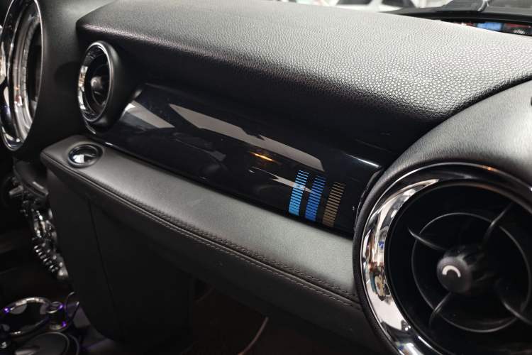Used MINI Coupe 2012 1.6L COOPER Interior 10