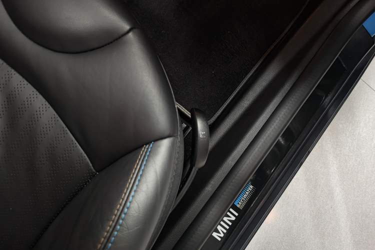 Used MINI Coupe 2012 1.6L COOPER Interior 11