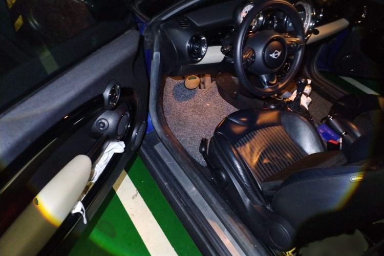 Used MINI Coupe 2012 1.6L COOPER Interior 3