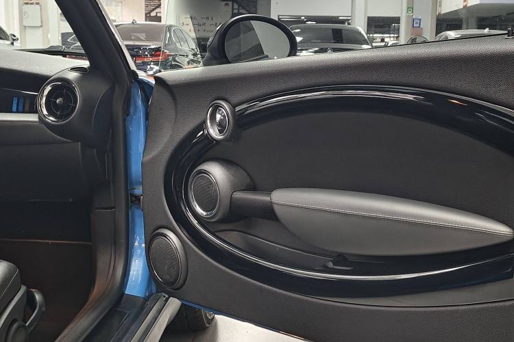 Used MINI Coupe 2012 1.6L COOPER Interior 4
