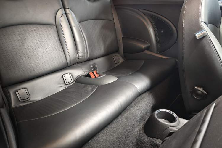 Used MINI Coupe 2012 1.6L COOPER Interior 7