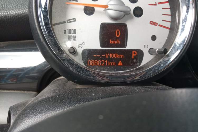 Used MINI Coupe 2012 1.6L COOPER Odometer Close Up
