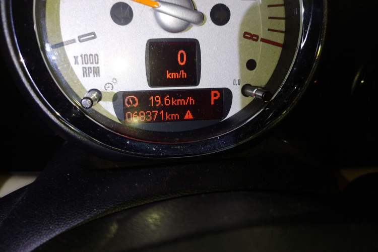 Used MINI Coupe 2012 1.6L COOPER Odometer Close Up