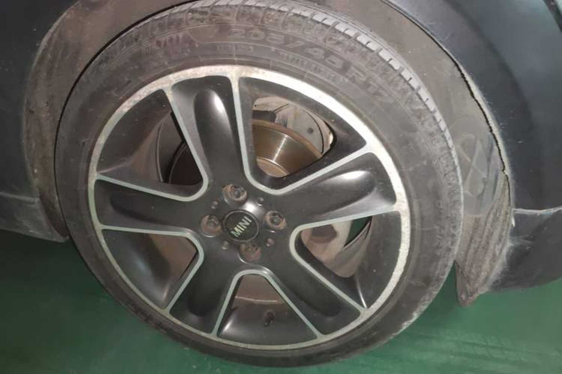 Used MINI Coupe 2012 1.6L COOPER Right Front Wheel Hub