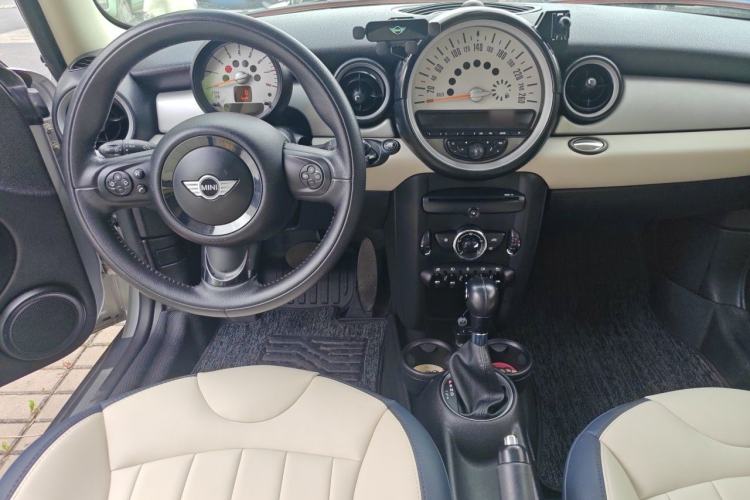 Used MINI Coupe  Center Console