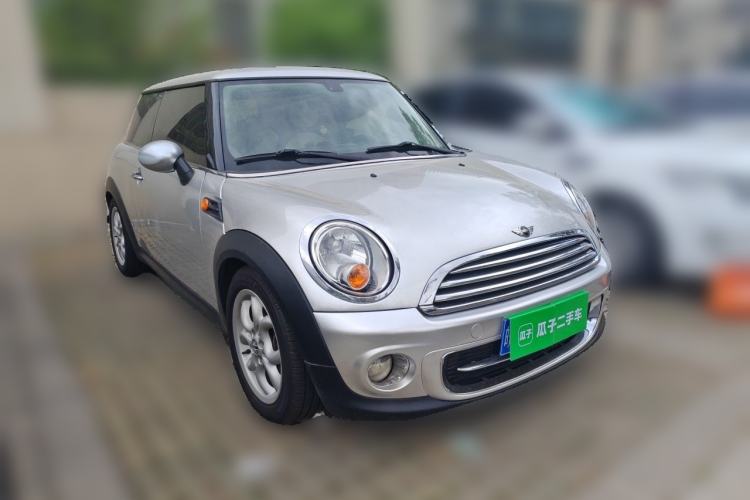 Used MINI Coupe  Front Right 45 Deg