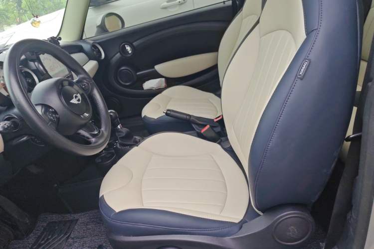 Used MINI Coupe  Left Front Seat