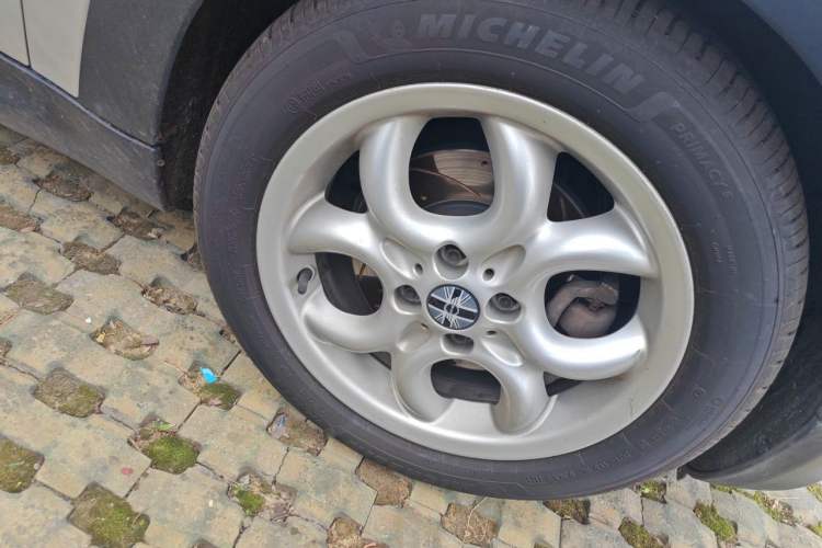 Used MINI Coupe  Right Front Wheel Hub