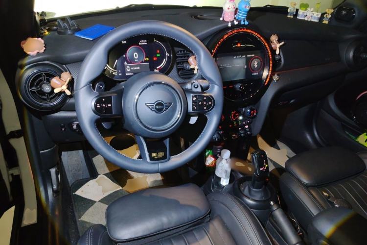Used MINI Coupe  Center Console
