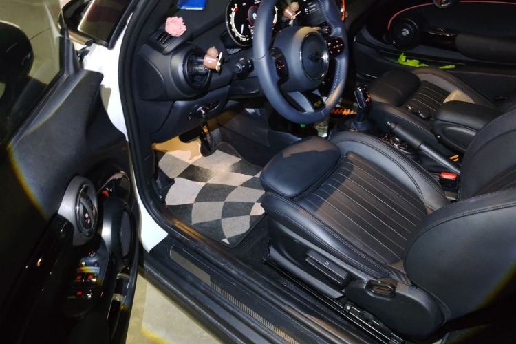 Used MINI Coupe  Driver Seat