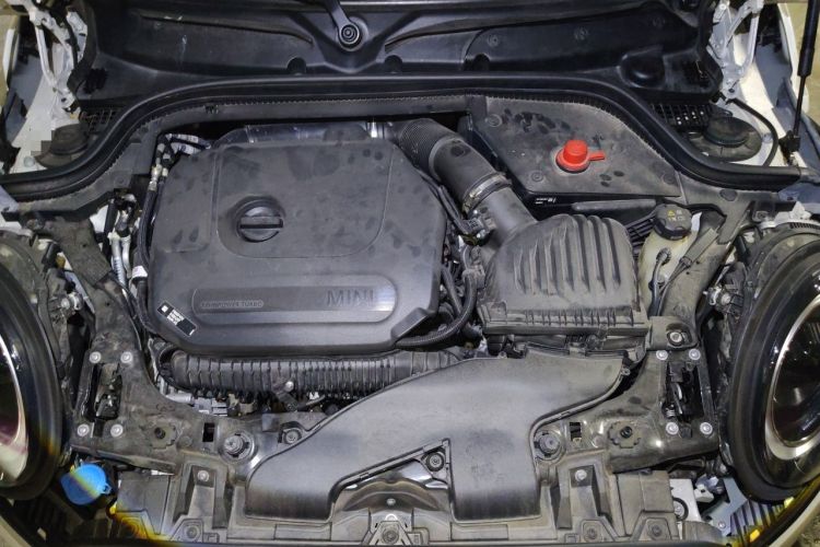 Used MINI Coupe  Engine Bay