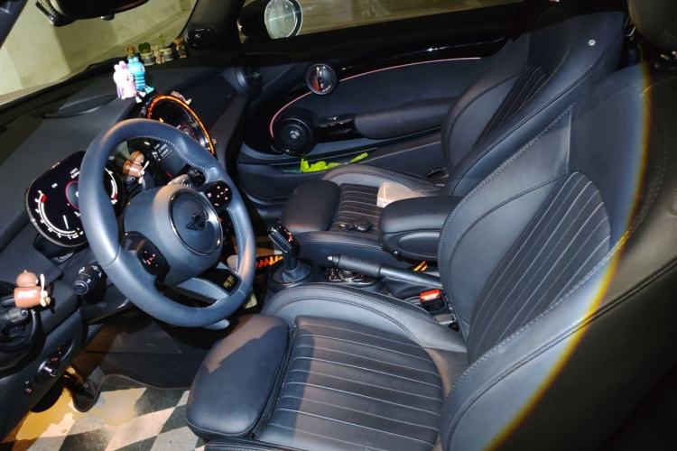 Used MINI Coupe  Left Front Seat