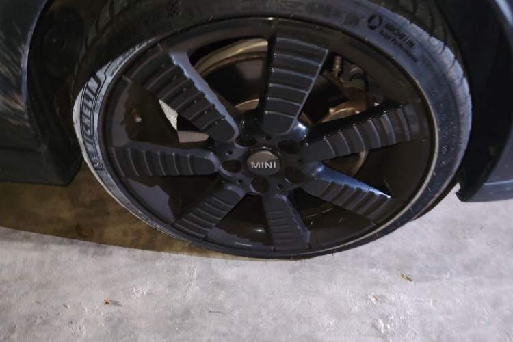 Used MINI Coupe  Right Front Wheel Hub